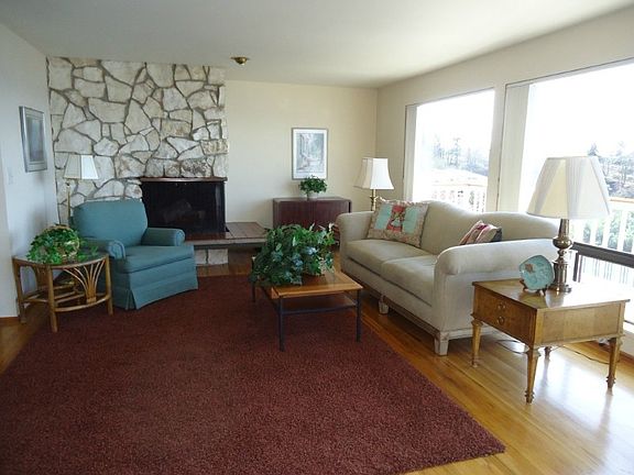 4th image of 5720 Sealawn Ave NE