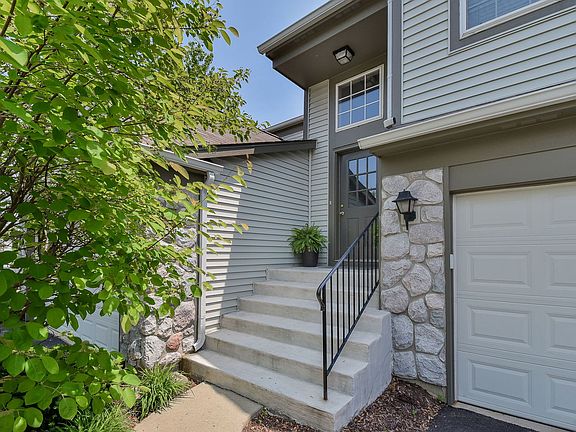 2nd image of 3187 Bromley Ln