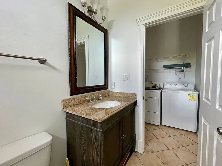 22 Cooper St #B — Photo 12