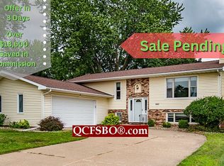 3885 Tam O Shanter Dr N, Bettendorf, IA 52722