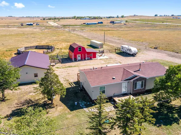 110 E 9th St, Newell, SD 57760