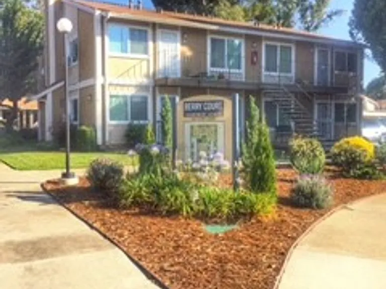 260 Berry Ct — Photo 3