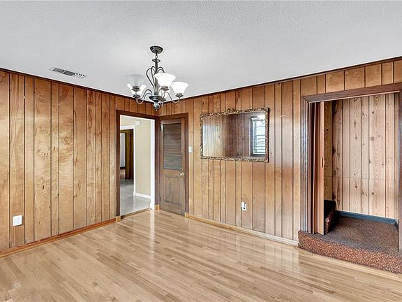 4th image of 2914 Oreilly St
