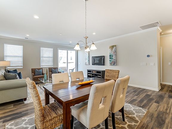 Photo representation of the Amelia plan. Colors, finishes and options will vary.