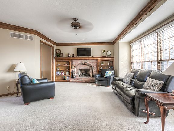 3rd image of 9907 W 129th St