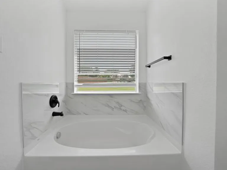1002 Manassas Dr — Photo 24