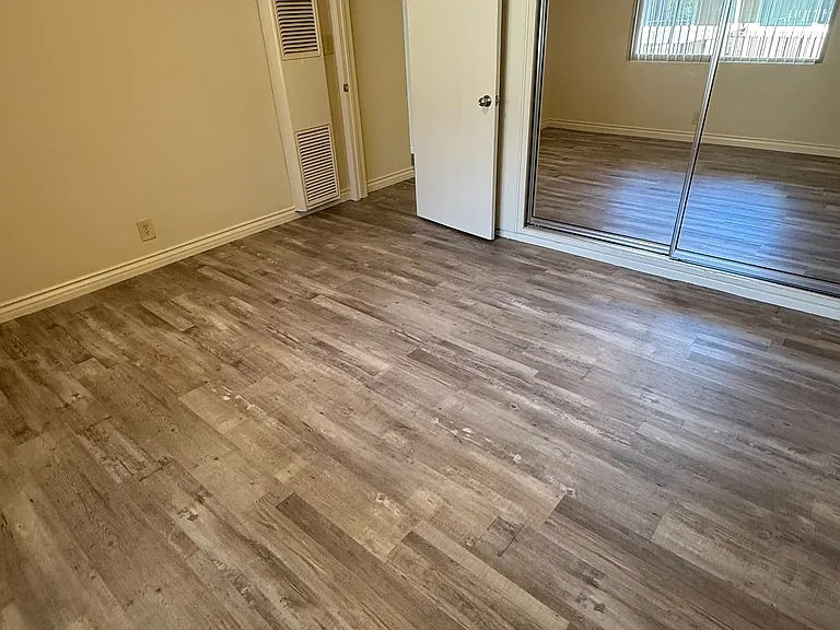 Village Glen Apartments — Photo 26