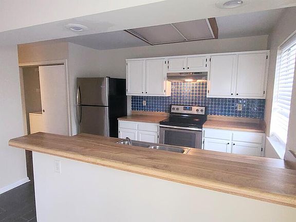3rd image of 262 Ferdinand Cir #1