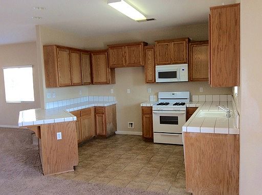 5th image of 9504 Vista Colina Dr