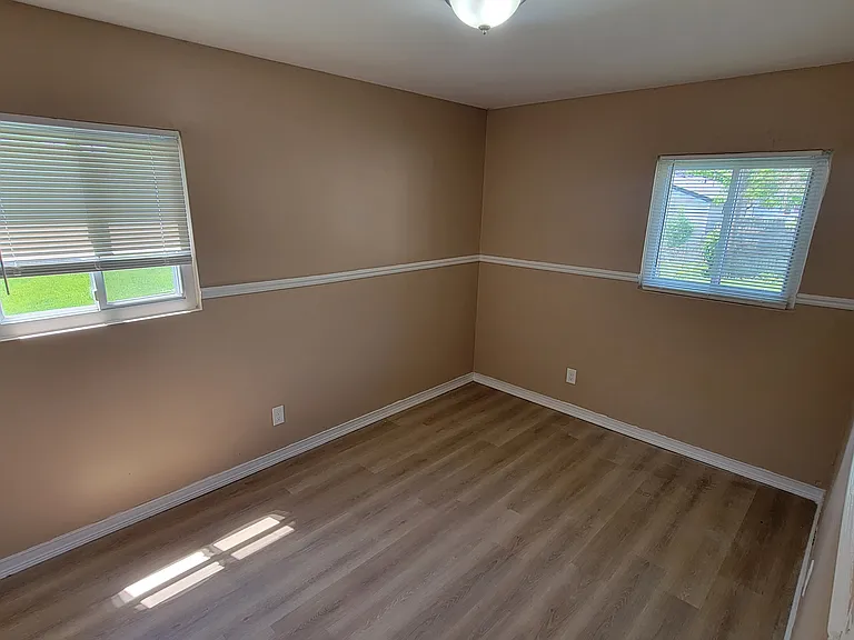 23153 Stewart Ave — Photo 7
