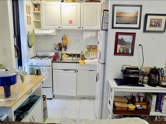 2nd image of 415 W 24th St APT 2G