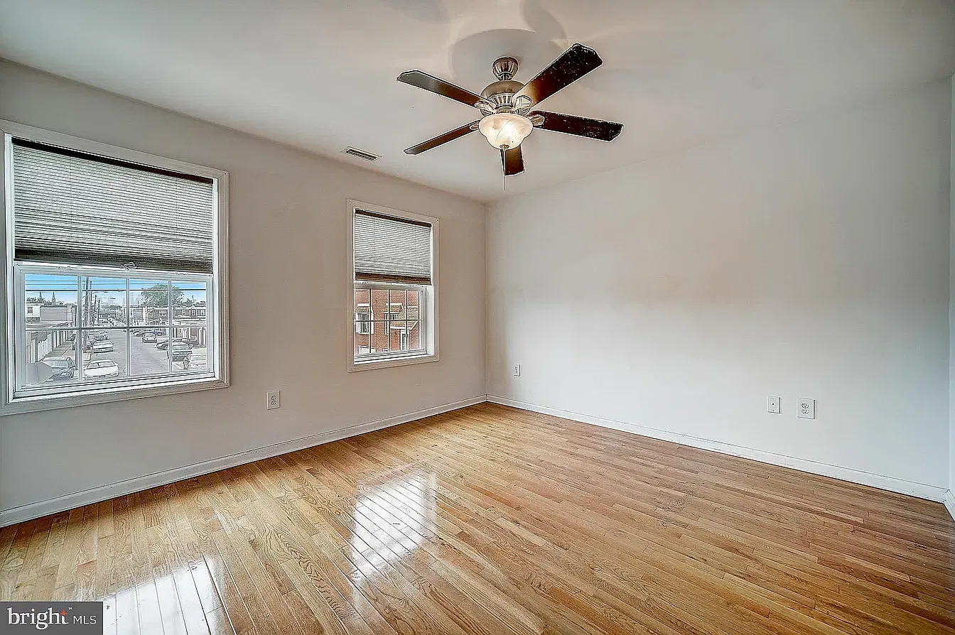 3 bed, 2.5 bath, 1408 sqft, $2,500 — Photo 4