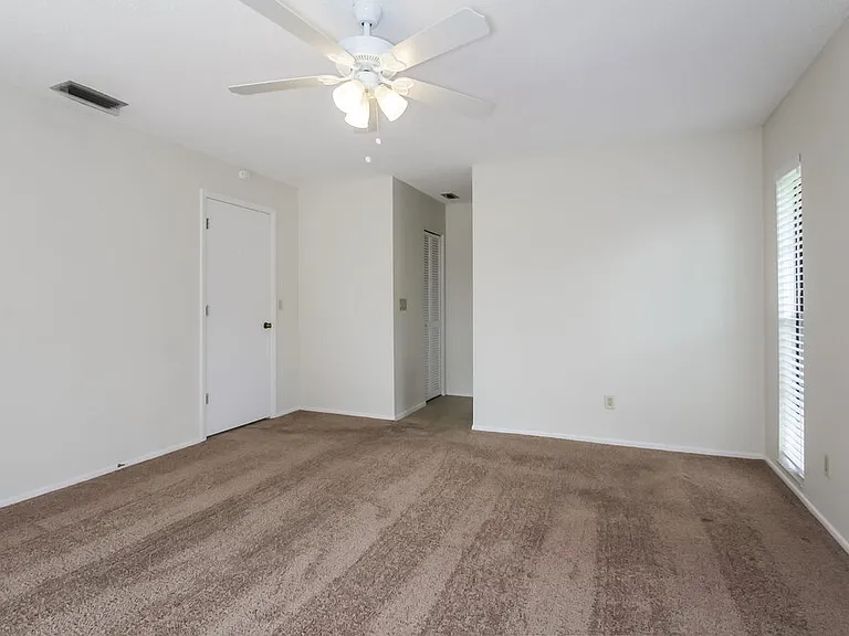 326 Montgomery Ave — Photo 8