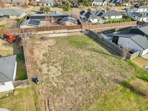 7127 Royal Ln, Dallas, TX 75230