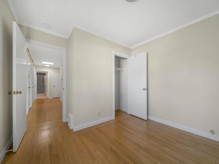 71-75 Manzanita Avenue — Photo 15
