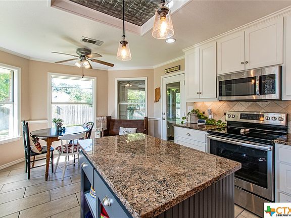 5th image of 813 Blaylock Cir