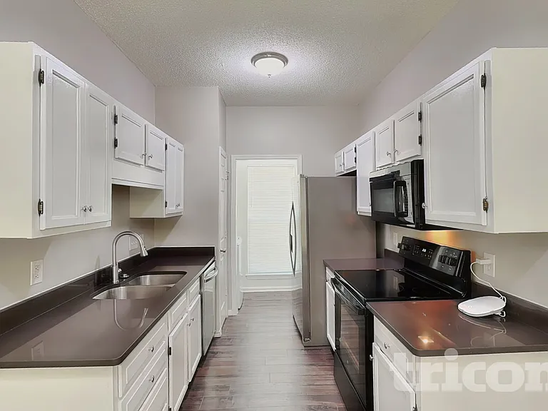7825 Pence Pond Ln — Photo 5