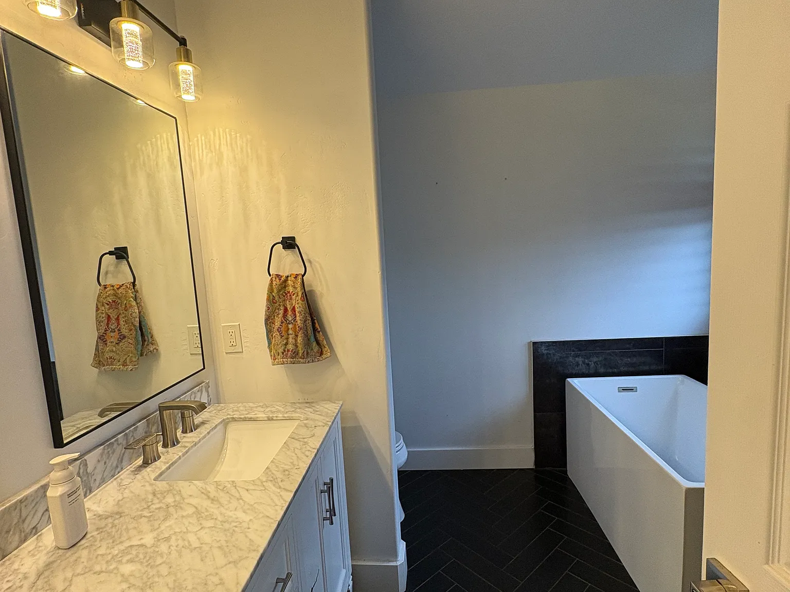 6 bed, 2922 sqft, $3,300 — Photo 4