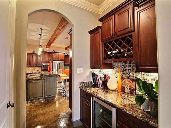 5th image of 309 McGinnis Cir