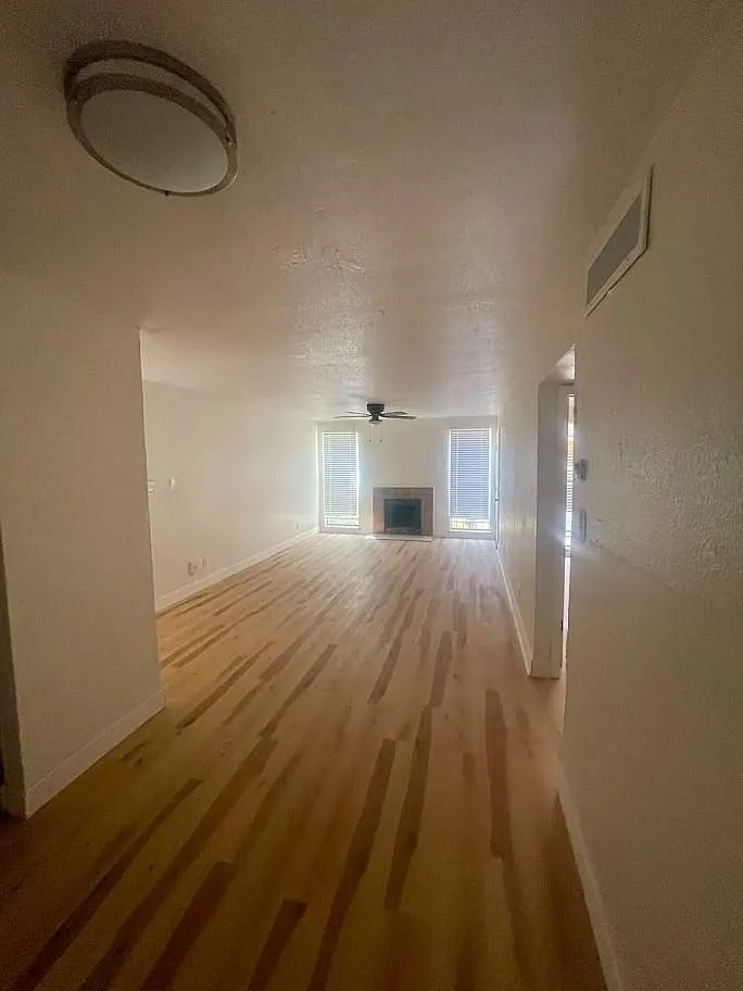 1 bed, 1.0 bath, 784 sqft, $999 — Photo 2