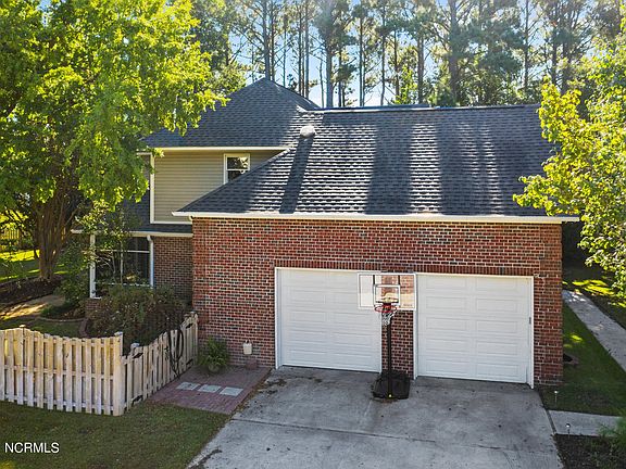 4th image of 498 N Shore Dr