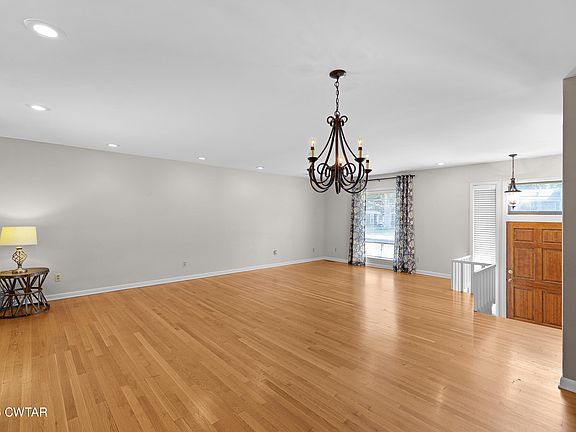 2nd image of 581 Russell Rd