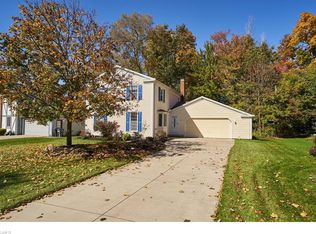 32045 N Roundhead Dr, Solon, OH 44139