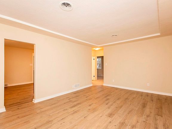 4th image of 721 E Edgar Ave
