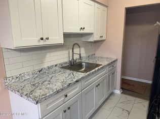 16 Manchester Ct APT C, Freehold, NJ 07728
