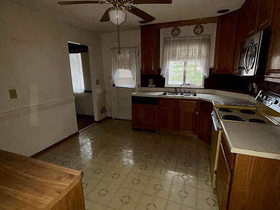 3rd image of 112 Springhollow Drive