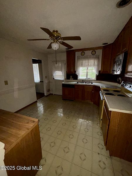 3rd image of 112 Springhollow Drive