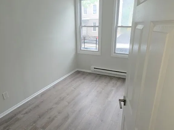 194 W Broadway #1F — photo 4 of 5