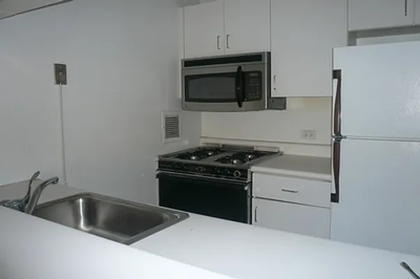 Rented by Akam Sales and Brokerage | media 2