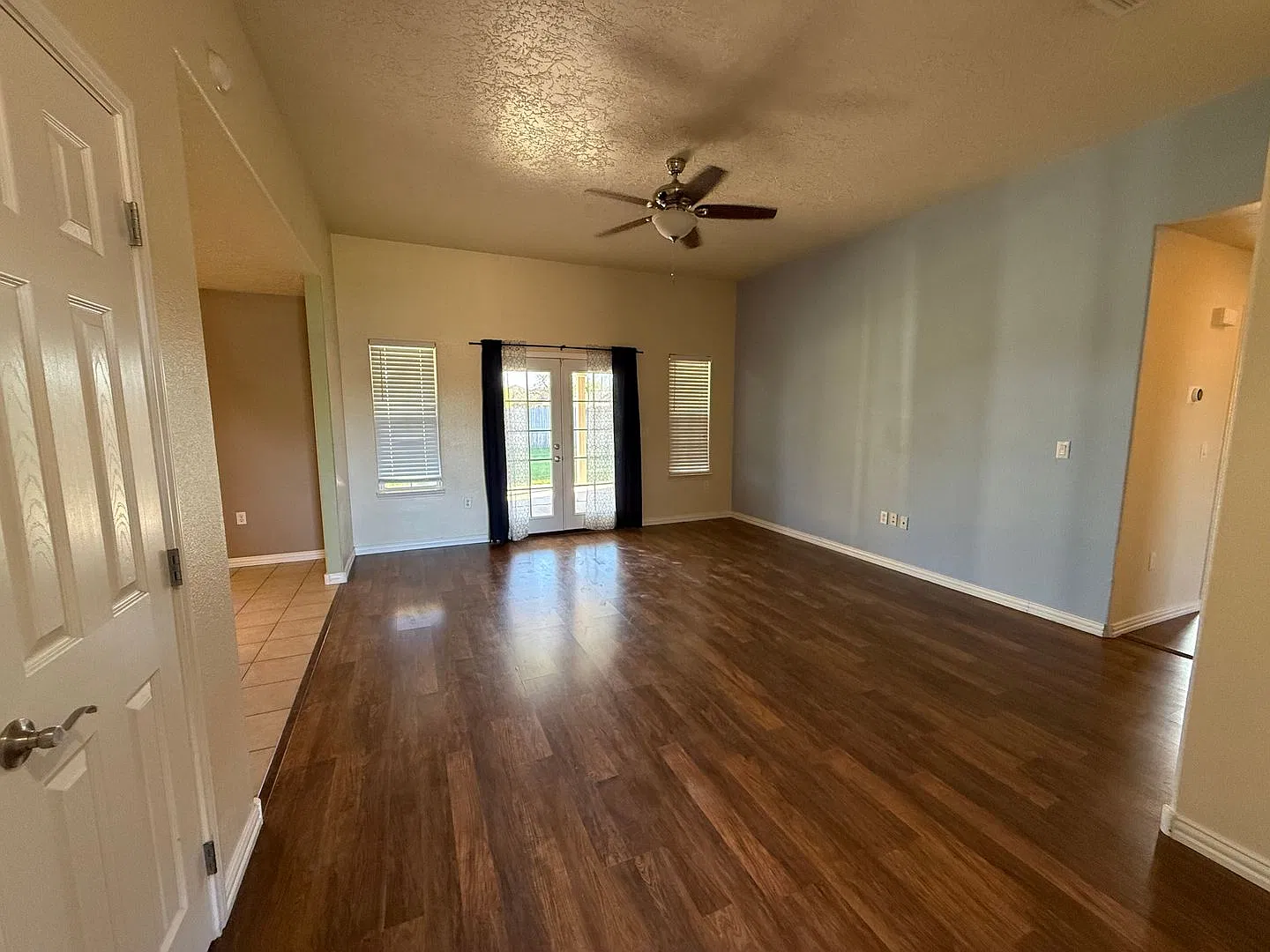 All Bills Paid! 3 Bedroom Home! Dogs Okay! — Photo 2