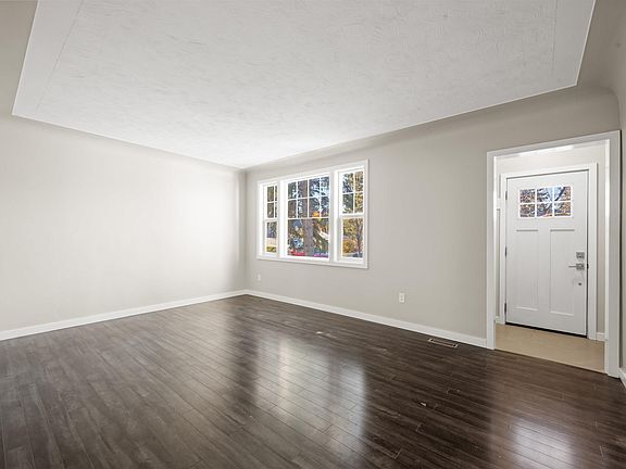 3rd image of 10969 139th St NW