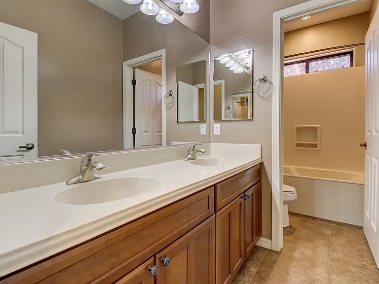 2905 Leonita Ct — Photo 25