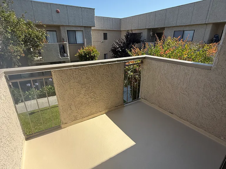 Newport Villa — Photo 30