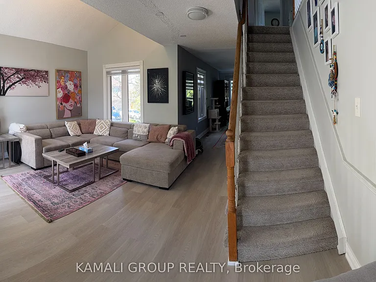 2 Ross Linton Dr — Photo 2