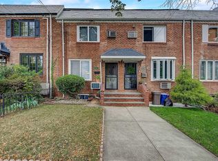 726 157th St, Whitestone, NY 11357
