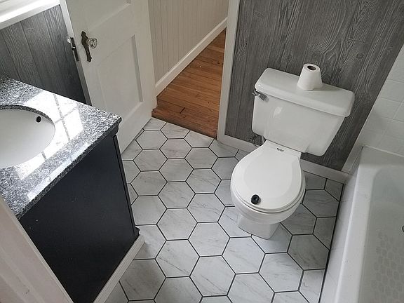4th image of 630 Temple Ln