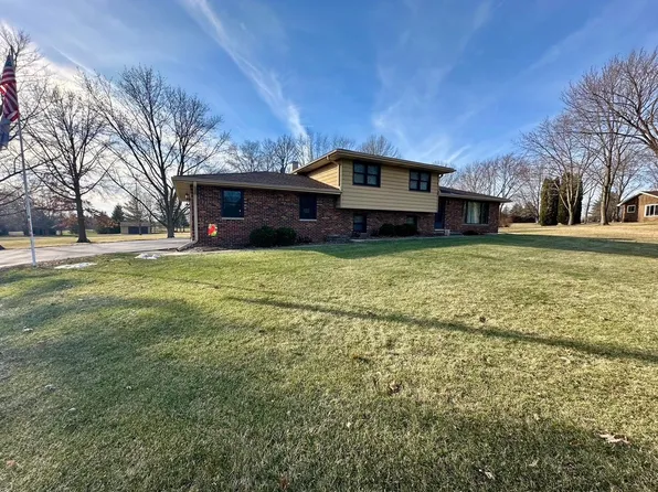 15 Navajo Ct, Oswego, IL 60543