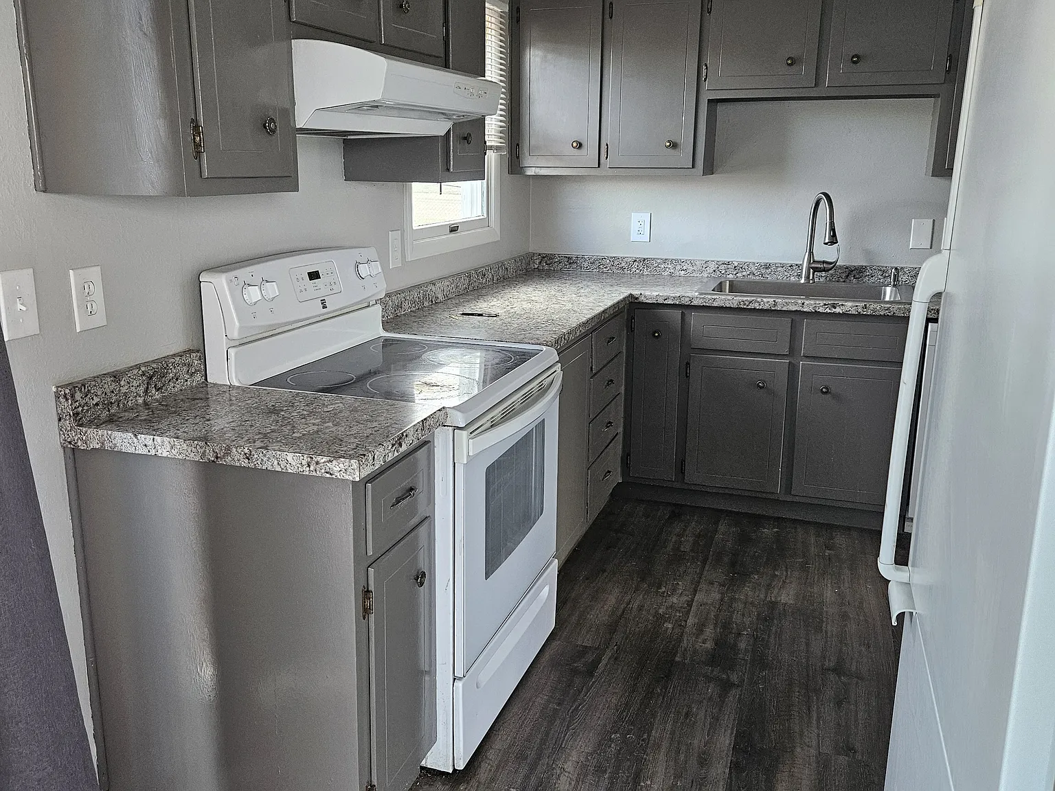 5 bed, 2016 sqft, $2,500 — Photo 3