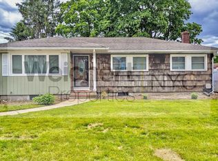211 W 22nd St, Huntington Station, NY 11746