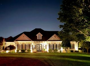 400 Heather View Dr, Jonesborough, TN 37659