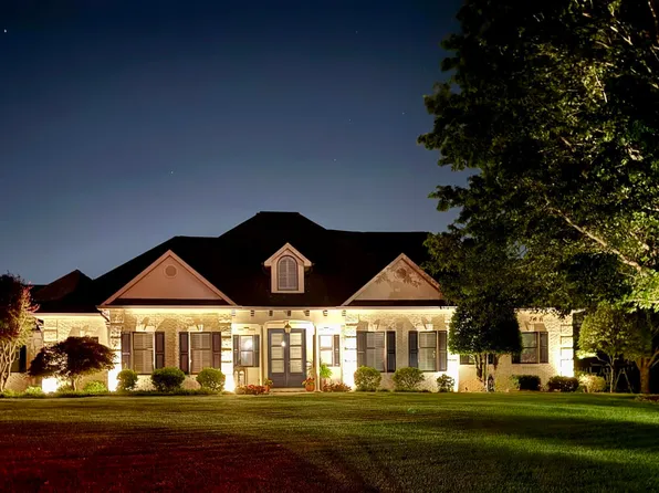 400 Heather View Dr, Jonesborough, TN 37659