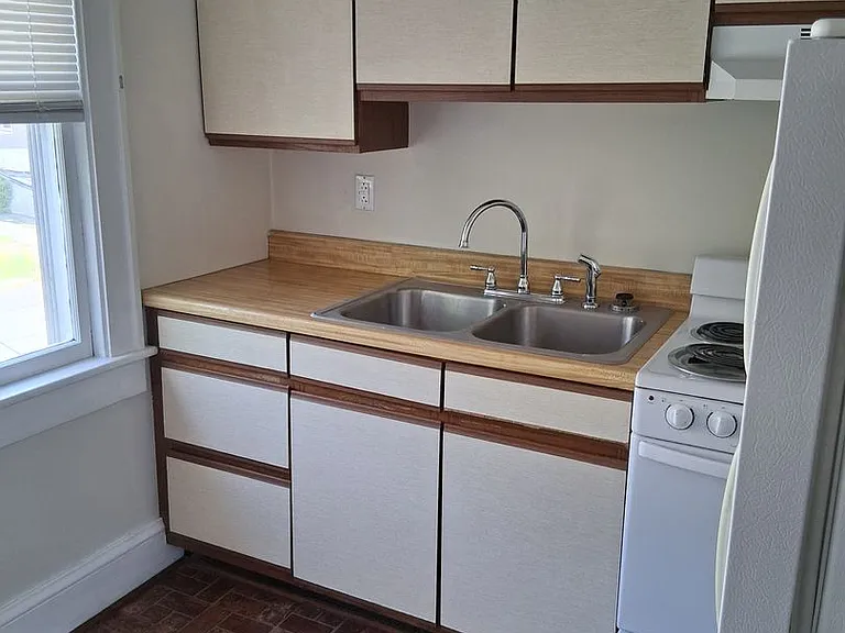 713 Lincoln St — Photo 4