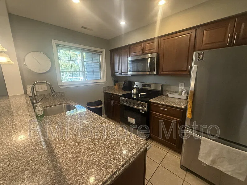 2 bed, 2.0 bath, 1030 sqft, $2,250 — Photo 3