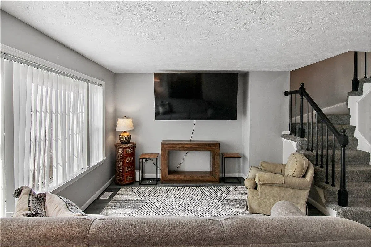 2 bed, 1.5 bath, 1600 sqft, $3,500 — Photo 4