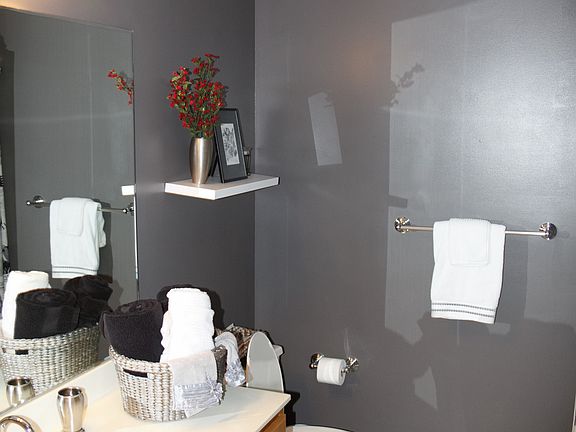 Upstairs full bathroom