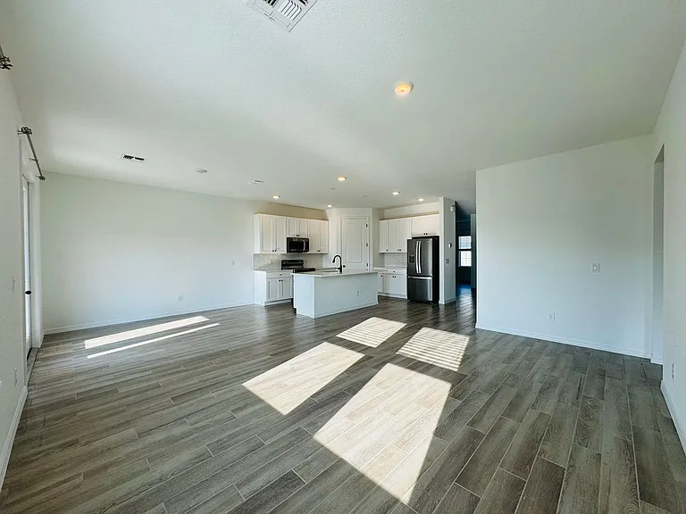 2175 Derwent Dr — Photo 9